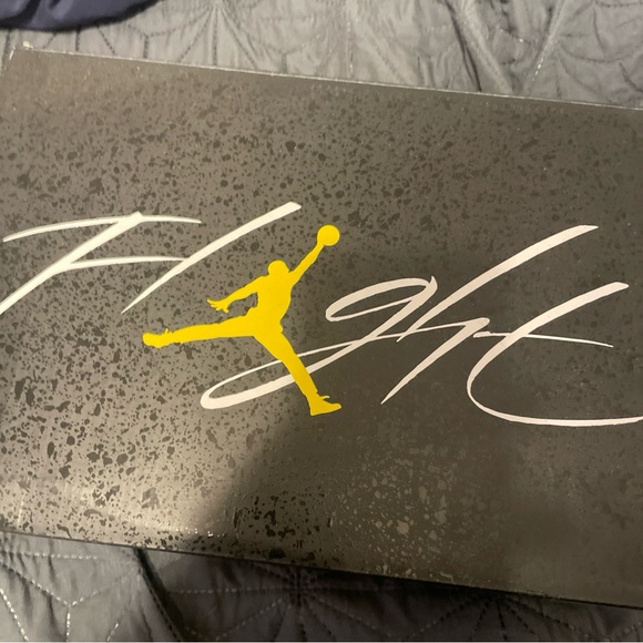 Jordan 4 yellow thunder